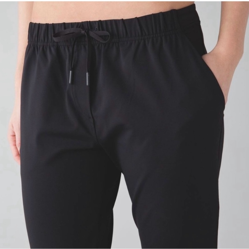 Lululemon jet crop size 6